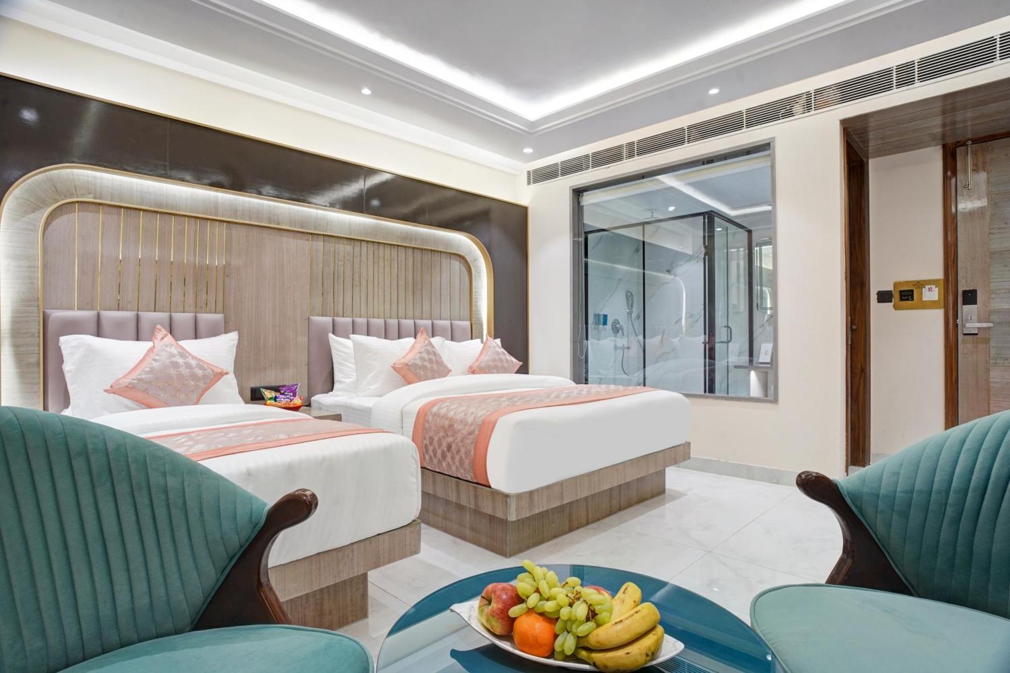 Gold The Prime Newly Built 2 Mins From Connaught Place And Railway Station 4*