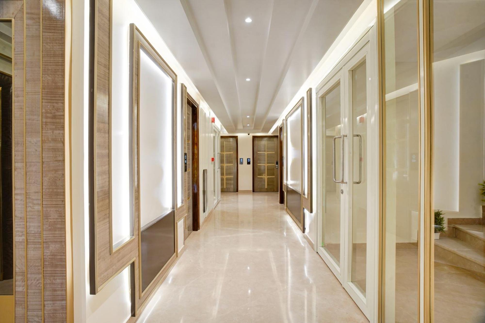 Gold The Prime Newly Built 2 Mins From Connaught Place And Railway Station 4*