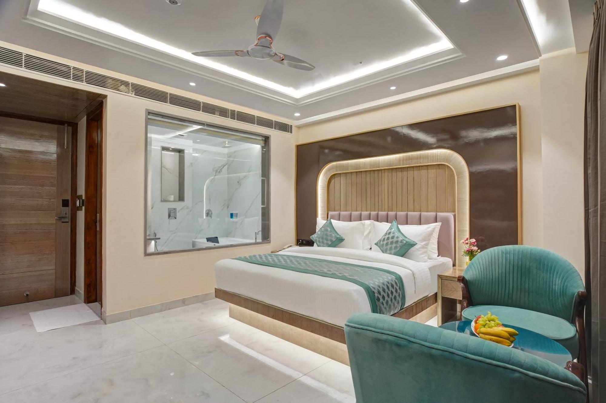 Gold The Prime Newly Built 2 Mins From Connaught Place And Railway Station 4*