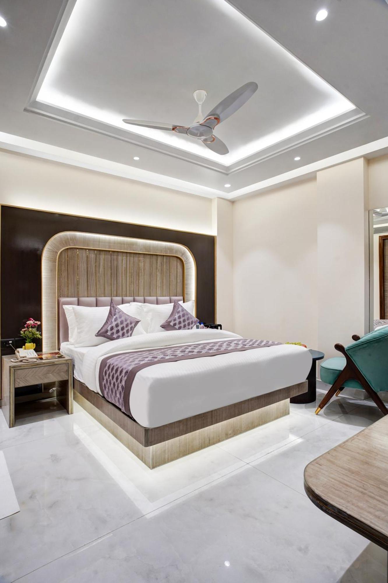 Gold The Prime Newly Built 2 Mins From Connaught Place And Railway Station