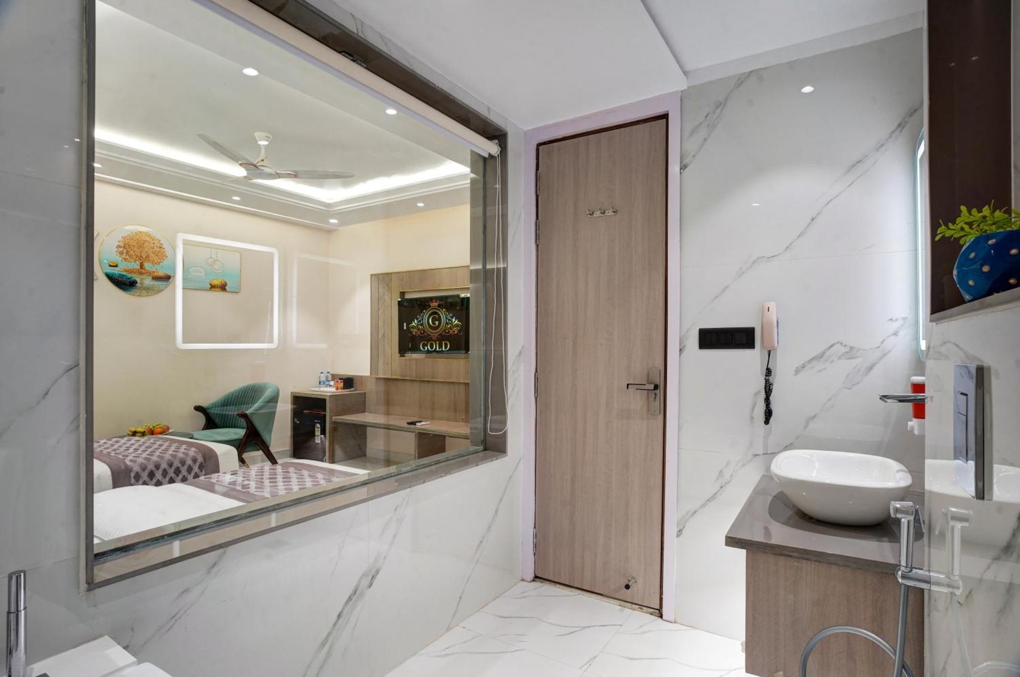 Gold The Prime Newly Built 2 Mins From Connaught Place And Railway Station