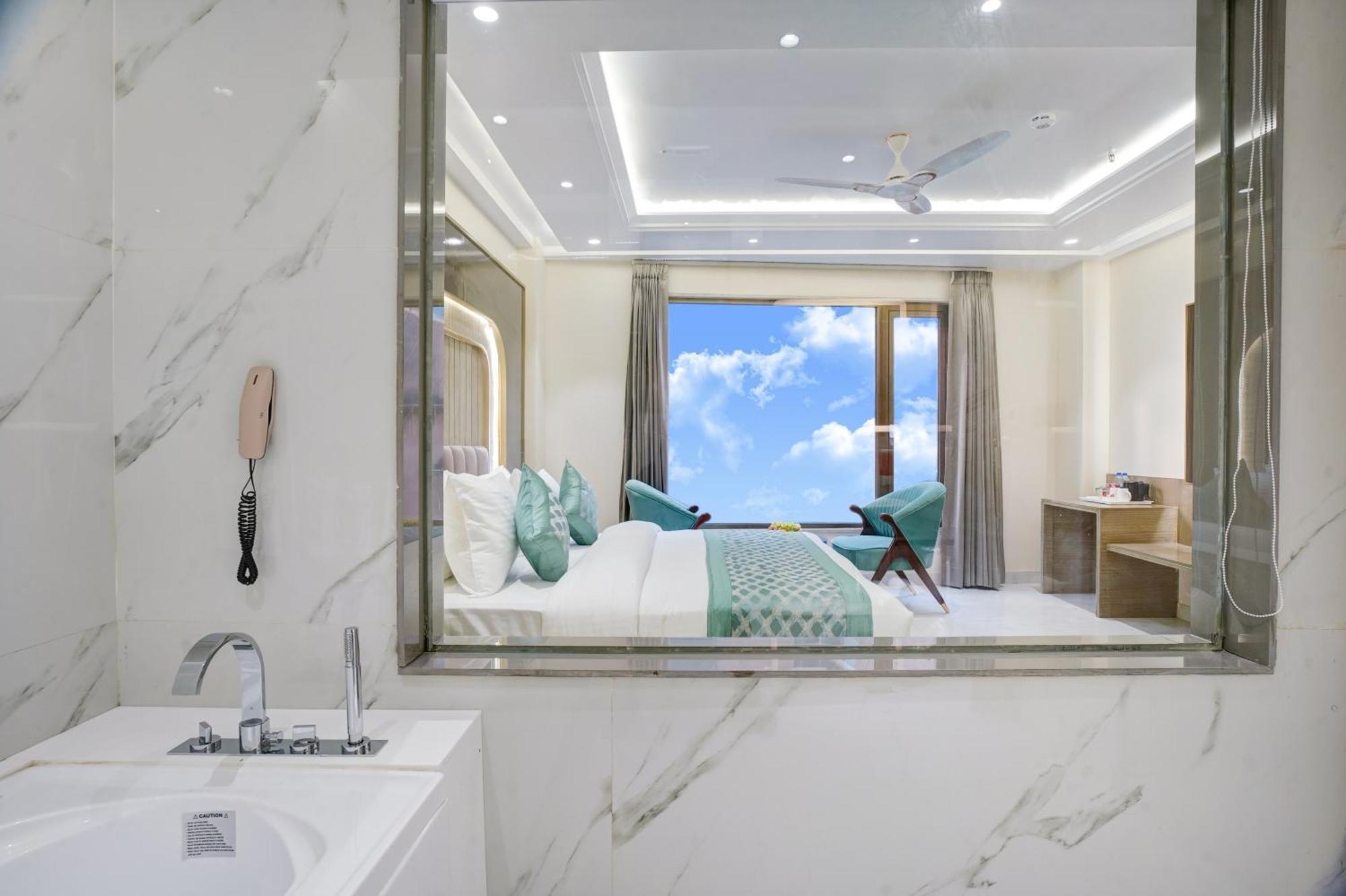 Gold The Prime Newly Built 2 Mins From Connaught Place And Railway Station 4* New Delhi